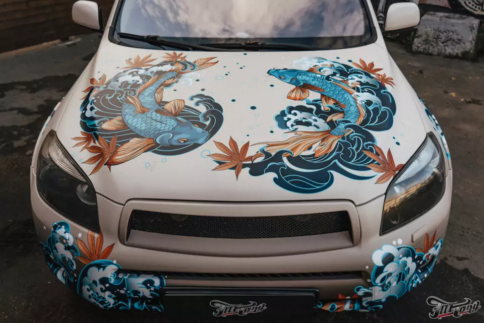 Демонтаж старой пленки и оклейка в винилографию Toyota RAV4. Вторая жизнь — новое лицо.